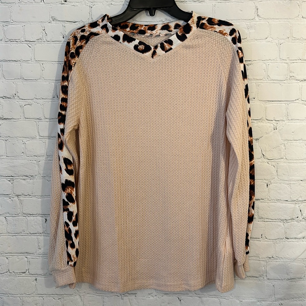Nwot thermal knit top with animal print